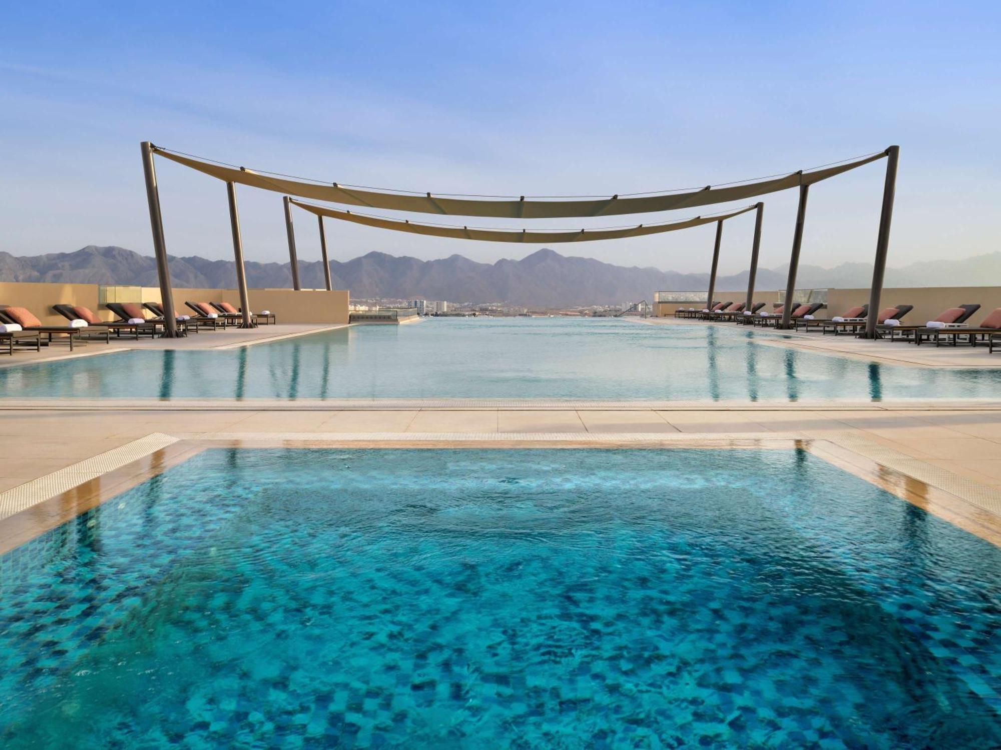 Moevenpick Hotel & Apartments Ghala Маскат Екстер'єр фото The pool at the hotel