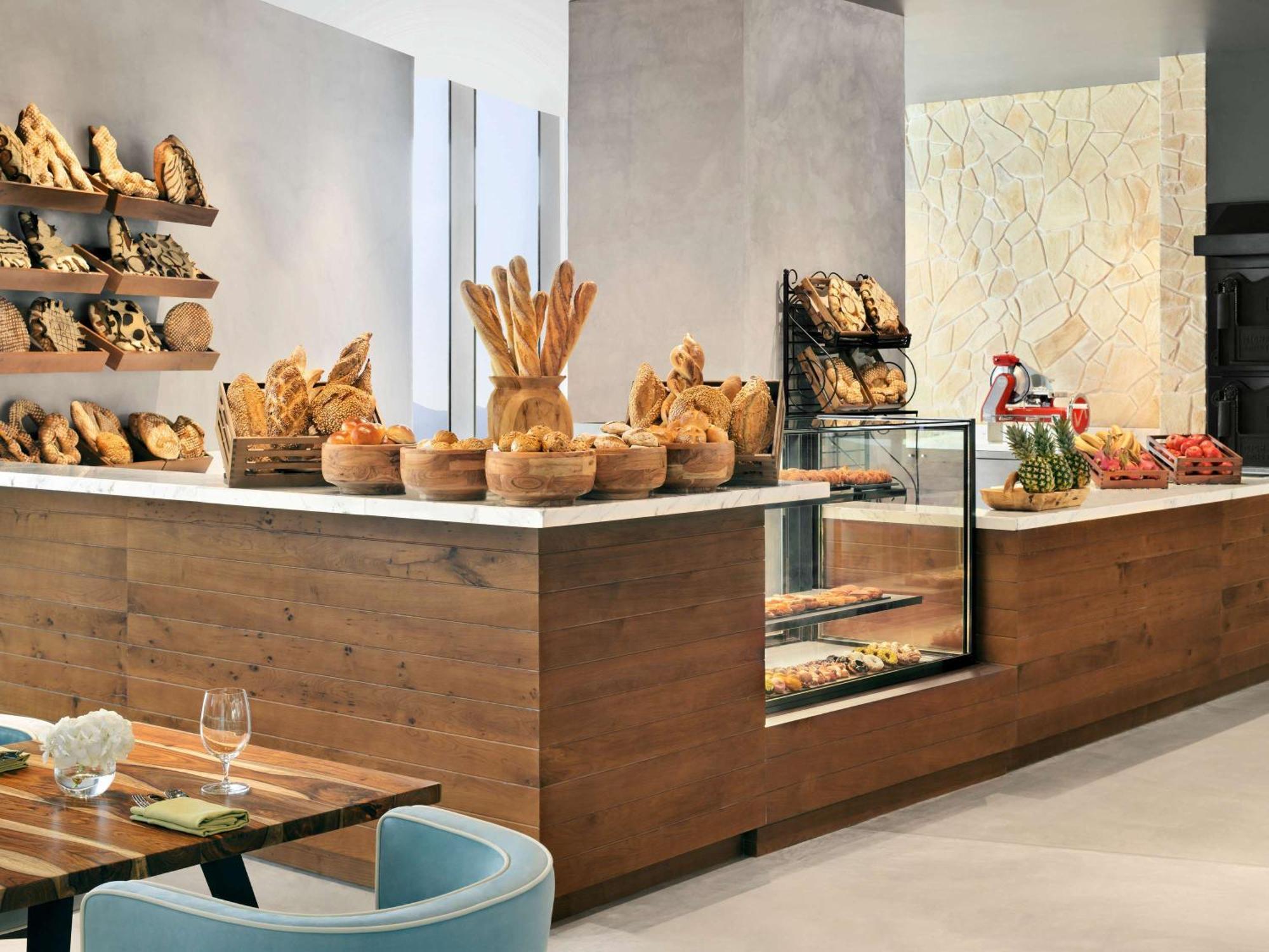 Moevenpick Hotel & Apartments Ghala Маскат Екстер'єр фото Bakery at the hotel