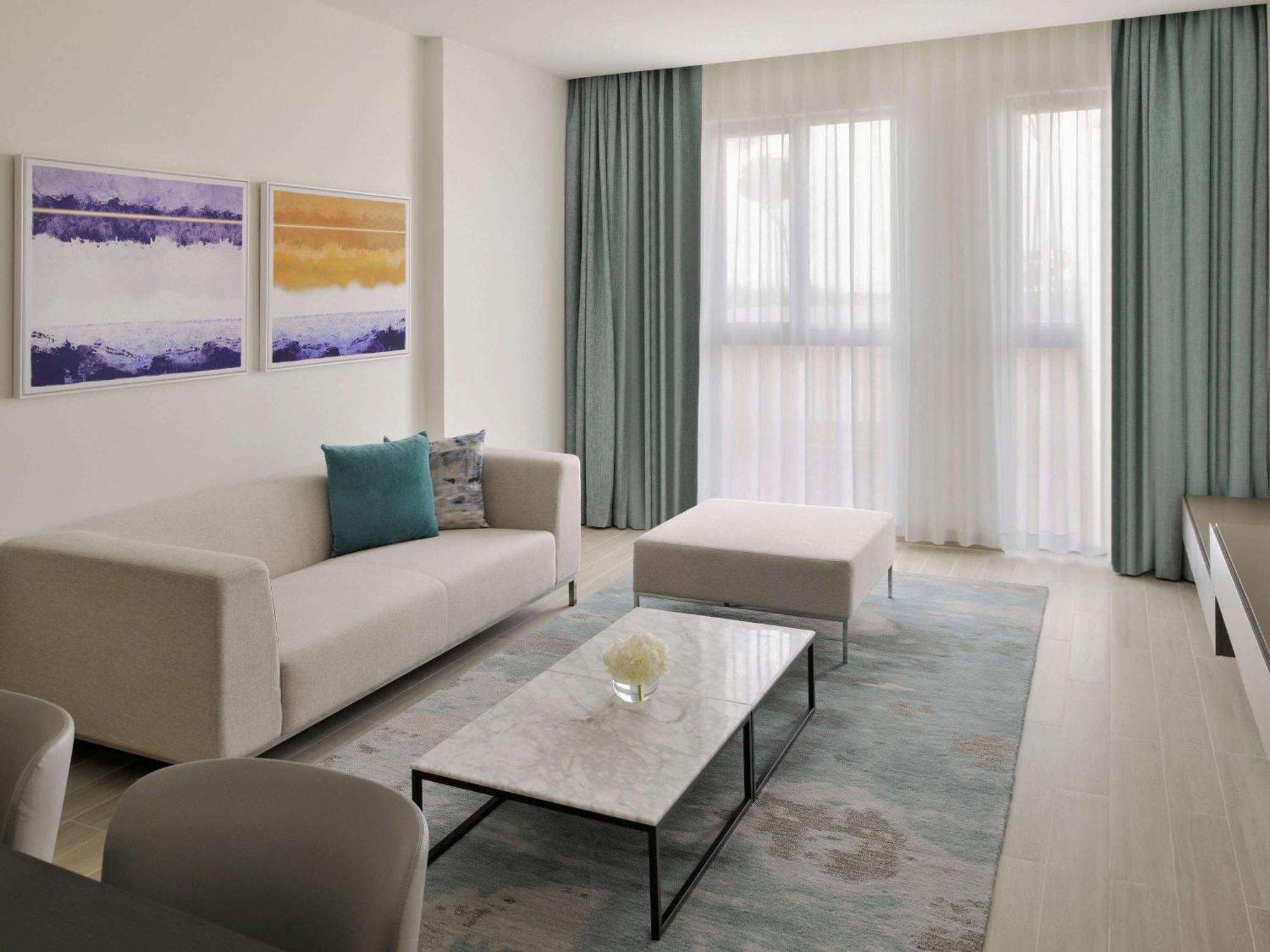 Moevenpick Hotel & Apartments Ghala Маскат Екстер'єр фото A living room