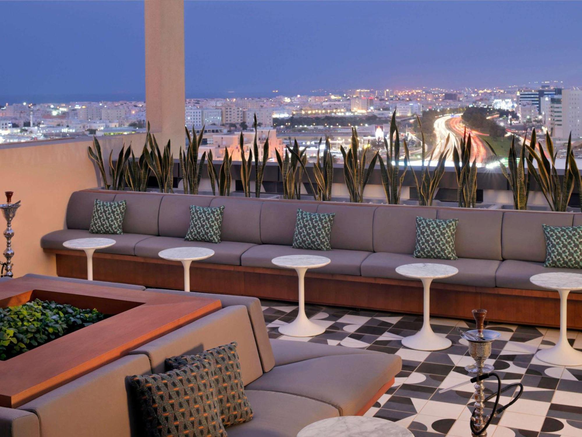 Moevenpick Hotel & Apartments Ghala Маскат Екстер'єр фото The rooftop lounge at the Hotel Indigo