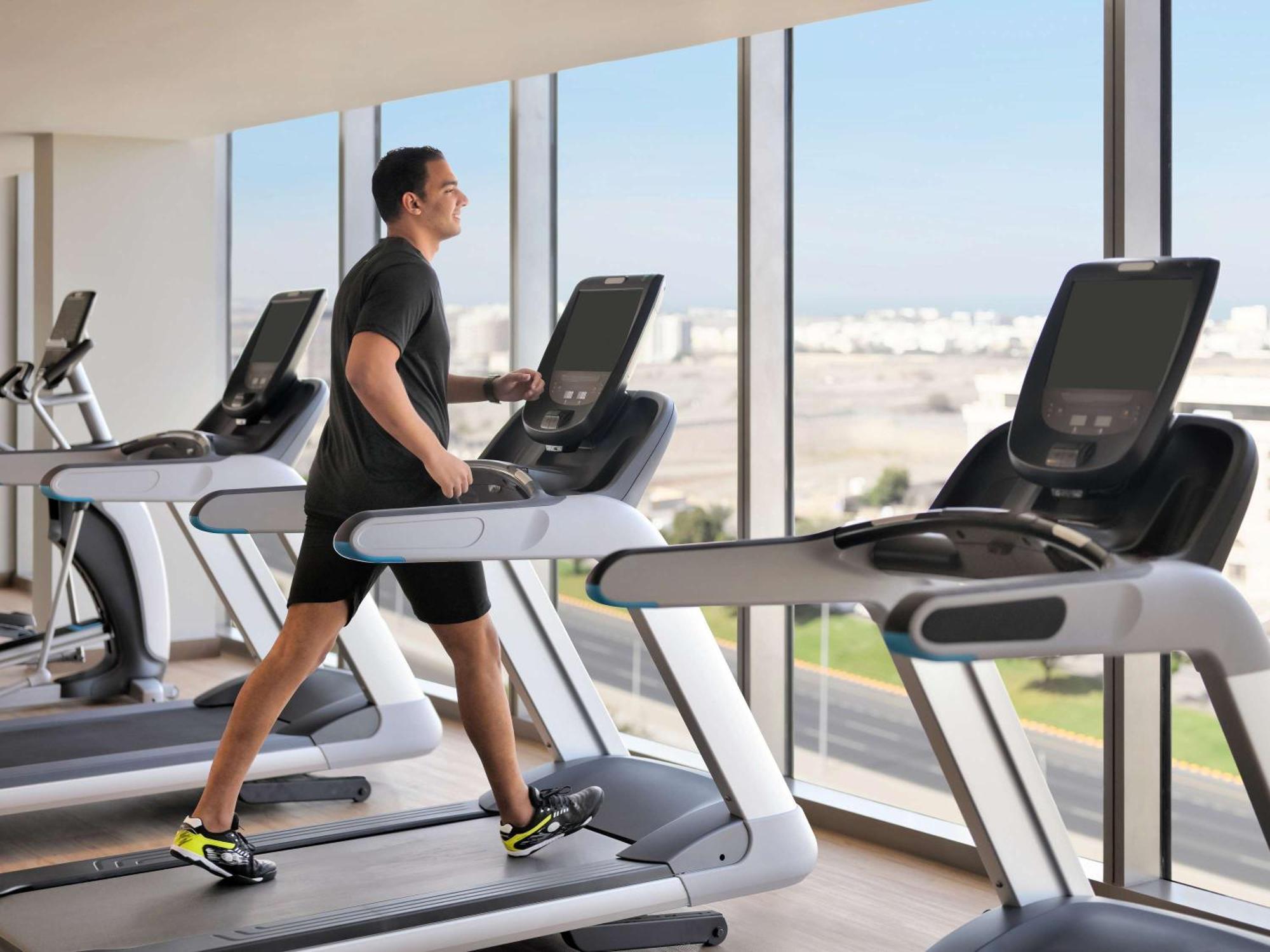 Moevenpick Hotel & Apartments Ghala Маскат Екстер'єр фото A treadmill